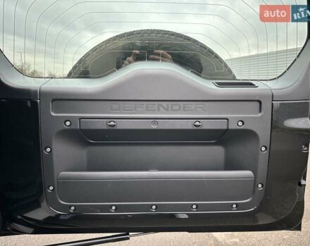 Чорний Ленд Ровер Дефендер, об'ємом двигуна 3 л та пробігом 14 тис. км за 112500 $, фото 31 на Automoto.ua