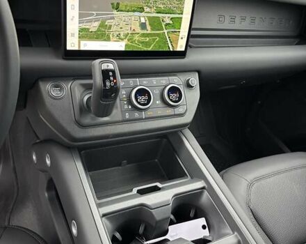 Чорний Ленд Ровер Дефендер, об'ємом двигуна 3 л та пробігом 14 тис. км за 112500 $, фото 17 на Automoto.ua