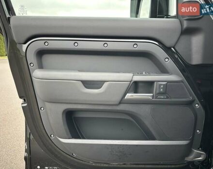 Чорний Ленд Ровер Дефендер, об'ємом двигуна 3 л та пробігом 14 тис. км за 112500 $, фото 11 на Automoto.ua