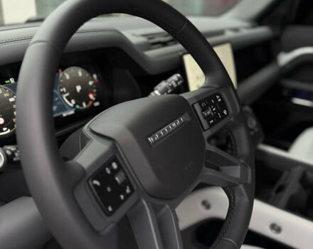 Чорний Ленд Ровер Дефендер, об'ємом двигуна 3 л та пробігом 18 тис. км за 109000 $, фото 23 на Automoto.ua