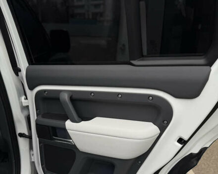 Черный Ленд Ровер Дефендер, объемом двигателя 3 л и пробегом 26 тыс. км за 97000 $, фото 39 на Automoto.ua