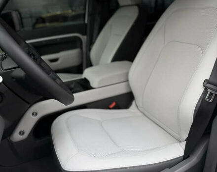 Чорний Ленд Ровер Дефендер, об'ємом двигуна 3 л та пробігом 18 тис. км за 109000 $, фото 21 на Automoto.ua