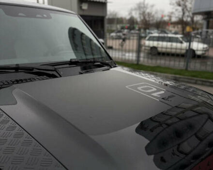 Чорний Ленд Ровер Дефендер, об'ємом двигуна 3 л та пробігом 18 тис. км за 109000 $, фото 11 на Automoto.ua