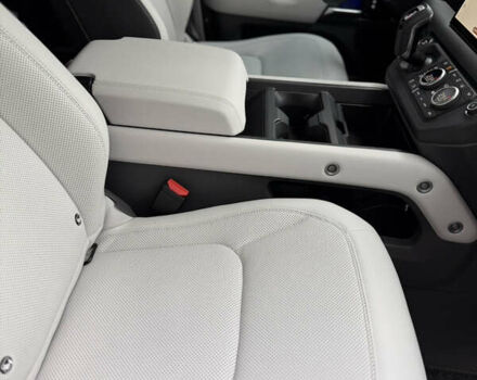 Чорний Ленд Ровер Дефендер, об'ємом двигуна 3 л та пробігом 18 тис. км за 109000 $, фото 36 на Automoto.ua