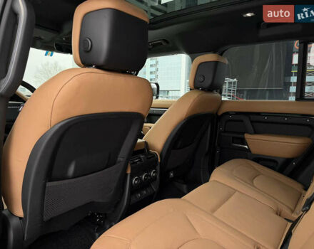 Черный Ленд Ровер Дефендер, объемом двигателя 3 л и пробегом 19 тыс. км за 135000 $, фото 78 на Automoto.ua