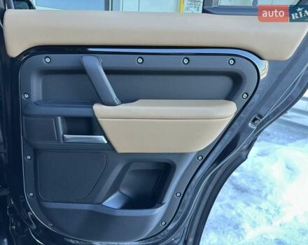 Чорний Ленд Ровер Дефендер, об'ємом двигуна 3 л та пробігом 17 тис. км за 117900 $, фото 26 на Automoto.ua