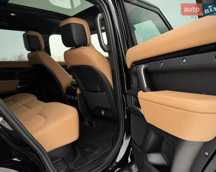 Черный Ленд Ровер Дефендер, объемом двигателя 3 л и пробегом 19 тыс. км за 135000 $, фото 68 на Automoto.ua