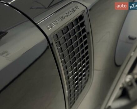 Чорний Ленд Ровер Дефендер, об'ємом двигуна 3 л та пробігом 7 тис. км за 102500 $, фото 10 на Automoto.ua