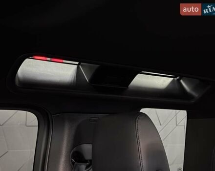 Чорний Ленд Ровер Дефендер, об'ємом двигуна 3 л та пробігом 7 тис. км за 102500 $, фото 56 на Automoto.ua