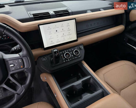 Черный Ленд Ровер Дефендер, объемом двигателя 3 л и пробегом 19 тыс. км за 135000 $, фото 57 на Automoto.ua