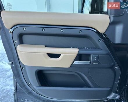 Чорний Ленд Ровер Дефендер, об'ємом двигуна 3 л та пробігом 17 тис. км за 117900 $, фото 11 на Automoto.ua