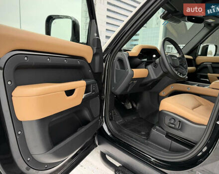 Черный Ленд Ровер Дефендер, объемом двигателя 3 л и пробегом 19 тыс. км за 135000 $, фото 37 на Automoto.ua