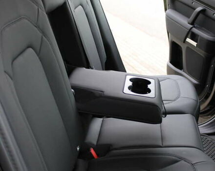 Черный Ленд Ровер Дефендер, объемом двигателя 3 л и пробегом 7 тыс. км за 92890 $, фото 19 на Automoto.ua