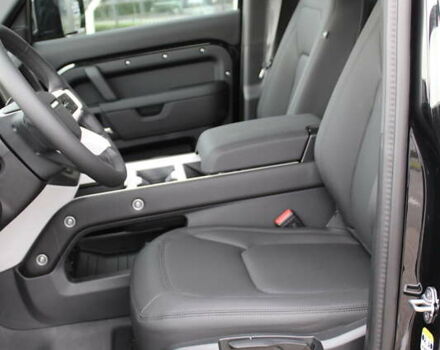 Черный Ленд Ровер Дефендер, объемом двигателя 3 л и пробегом 7 тыс. км за 92890 $, фото 9 на Automoto.ua