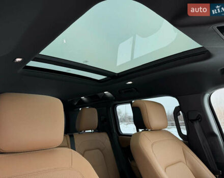 Черный Ленд Ровер Дефендер, объемом двигателя 3 л и пробегом 19 тыс. км за 135000 $, фото 69 на Automoto.ua