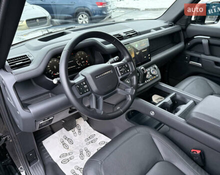 Черный Ленд Ровер Дефендер, объемом двигателя 3 л и пробегом 16 тыс. км за 118000 $, фото 17 на Automoto.ua