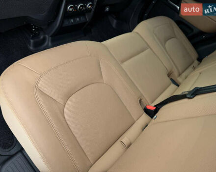 Черный Ленд Ровер Дефендер, объемом двигателя 3 л и пробегом 19 тыс. км за 135000 $, фото 80 на Automoto.ua