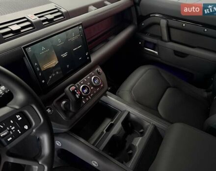 Чорний Ленд Ровер Дефендер, об'ємом двигуна 3 л та пробігом 7 тис. км за 102500 $, фото 40 на Automoto.ua