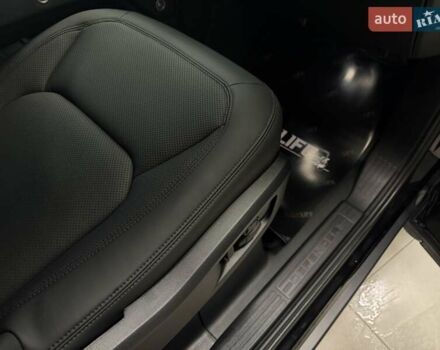 Чорний Ленд Ровер Дефендер, об'ємом двигуна 3 л та пробігом 7 тис. км за 102500 $, фото 63 на Automoto.ua