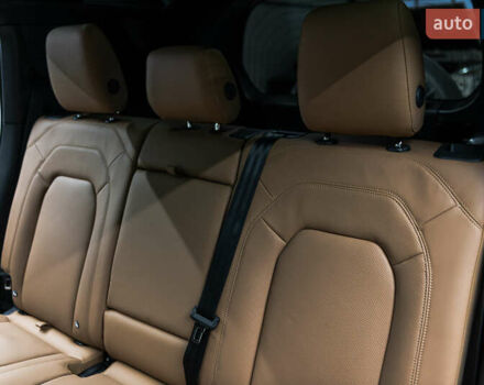 Чорний Ленд Ровер Дефендер, об'ємом двигуна 3 л та пробігом 23 тис. км за 135000 $, фото 38 на Automoto.ua