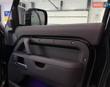 Чорний Ленд Ровер Дефендер, об'ємом двигуна 3 л та пробігом 7 тис. км за 102500 $, фото 62 на Automoto.ua