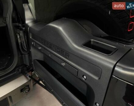 Чорний Ленд Ровер Дефендер, об'ємом двигуна 3 л та пробігом 7 тис. км за 102500 $, фото 67 на Automoto.ua