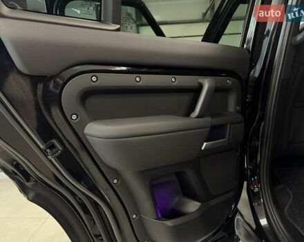 Чорний Ленд Ровер Дефендер, об'ємом двигуна 3 л та пробігом 7 тис. км за 102500 $, фото 48 на Automoto.ua