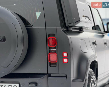 Черный Ленд Ровер Дефендер, объемом двигателя 3 л и пробегом 19 тыс. км за 135000 $, фото 27 на Automoto.ua