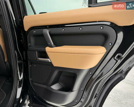 Черный Ленд Ровер Дефендер, объемом двигателя 3 л и пробегом 19 тыс. км за 135000 $, фото 67 на Automoto.ua