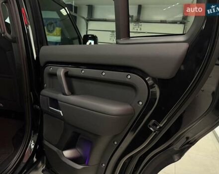 Чорний Ленд Ровер Дефендер, об'ємом двигуна 3 л та пробігом 7 тис. км за 102500 $, фото 57 на Automoto.ua