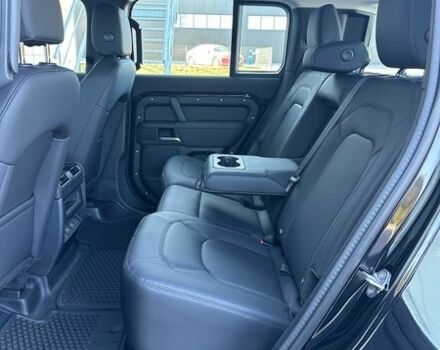 Чорний Ленд Ровер Дефендер, об'ємом двигуна 3 л та пробігом 7 тис. км за 86900 $, фото 20 на Automoto.ua