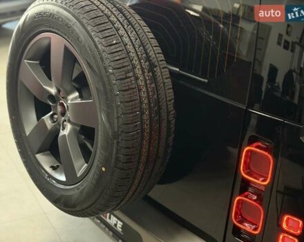 Чорний Ленд Ровер Дефендер, об'ємом двигуна 3 л та пробігом 7 тис. км за 102500 $, фото 25 на Automoto.ua