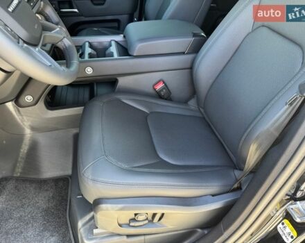 Черный Ленд Ровер Дефендер, объемом двигателя 3 л и пробегом 1 тыс. км за 103000 $, фото 21 на Automoto.ua