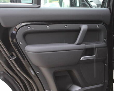 Черный Ленд Ровер Дефендер, объемом двигателя 3 л и пробегом 7 тыс. км за 92890 $, фото 16 на Automoto.ua