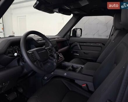 Чорний Ленд Ровер Дефендер, об'ємом двигуна 3 л та пробігом 7 тис. км за 102500 $, фото 49 на Automoto.ua