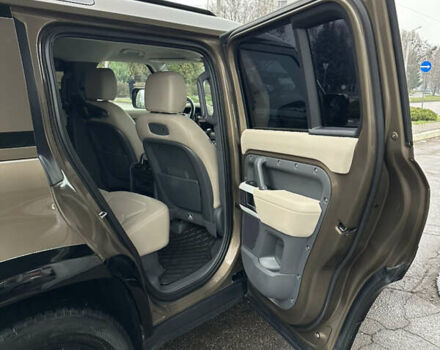 Коричневый Ленд Ровер Дефендер, объемом двигателя 2 л и пробегом 58 тыс. км за 57500 $, фото 6 на Automoto.ua