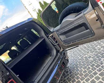 Ленд Ровер Дефендер 2023 у Києві на Automoto.ua Коричневий Ленд Ровер Дефендер, об'ємом двигуна 3 л та пробігом 8 тис. км за 91500 $, фото 38 на Automoto.ua