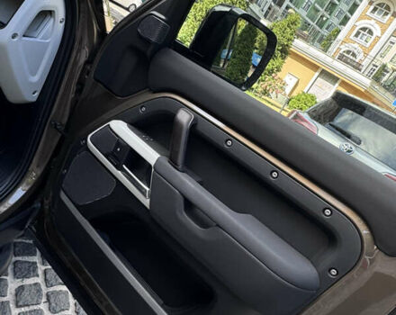 Ленд Ровер Дефендер 2023 у Києві на Automoto.ua Коричневий Ленд Ровер Дефендер, об'ємом двигуна 3 л та пробігом 8 тис. км за 91500 $, фото 32 на Automoto.ua