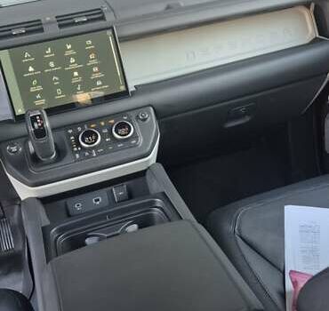 Красный Ленд Ровер Дефендер, объемом двигателя 3 л и пробегом 26 тыс. км за 117000 $, фото 23 на Automoto.ua