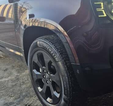 Красный Ленд Ровер Дефендер, объемом двигателя 3 л и пробегом 26 тыс. км за 117000 $, фото 5 на Automoto.ua