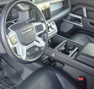 Красный Ленд Ровер Дефендер, объемом двигателя 3 л и пробегом 26 тыс. км за 117000 $, фото 14 на Automoto.ua