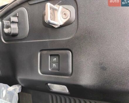 Червоний Ленд Ровер Дефендер, об'ємом двигуна 3 л та пробігом 26 тис. км за 100114 $, фото 54 на Automoto.ua