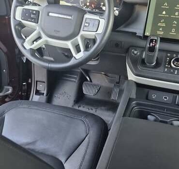 Красный Ленд Ровер Дефендер, объемом двигателя 3 л и пробегом 26 тыс. км за 117000 $, фото 18 на Automoto.ua