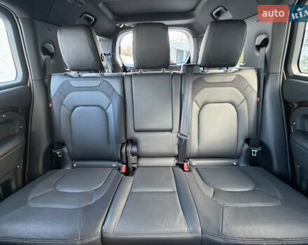 Красный Ленд Ровер Дефендер, объемом двигателя 3 л и пробегом 26 тыс. км за 105000 $, фото 19 на Automoto.ua