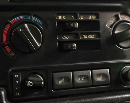 Ленд Ровер Дефендер, объемом двигателя 2.2 л и пробегом 98 тыс. км за 76000 $, фото 26 на Automoto.ua