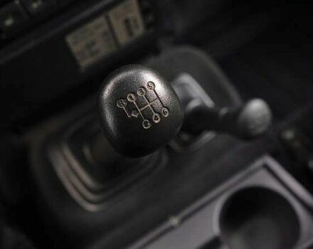 Ленд Ровер Дефендер, объемом двигателя 2.2 л и пробегом 98 тыс. км за 76000 $, фото 24 на Automoto.ua