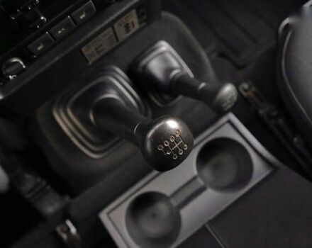 Ленд Ровер Дефендер, объемом двигателя 2.2 л и пробегом 98 тыс. км за 87000 $, фото 25 на Automoto.ua