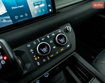 Ленд Ровер Дефендер, об'ємом двигуна 3 л та пробігом 105 тис. км за 61728 $, фото 17 на Automoto.ua