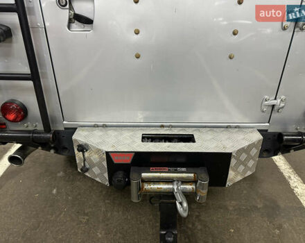 Серый Ленд Ровер Дефендер, объемом двигателя 2.4 л и пробегом 24 тыс. км за 38500 $, фото 12 на Automoto.ua