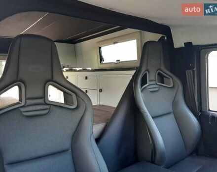 Сірий Ленд Ровер Дефендер, об'ємом двигуна 2.2 л та пробігом 80 тис. км за 99000 $, фото 6 на Automoto.ua